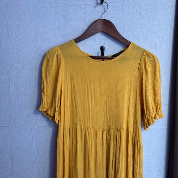 Forever 21 Size M Yellow Tiered Maxi Dress Short Sleeve Lightweight Sheer - Picture 2 of 9